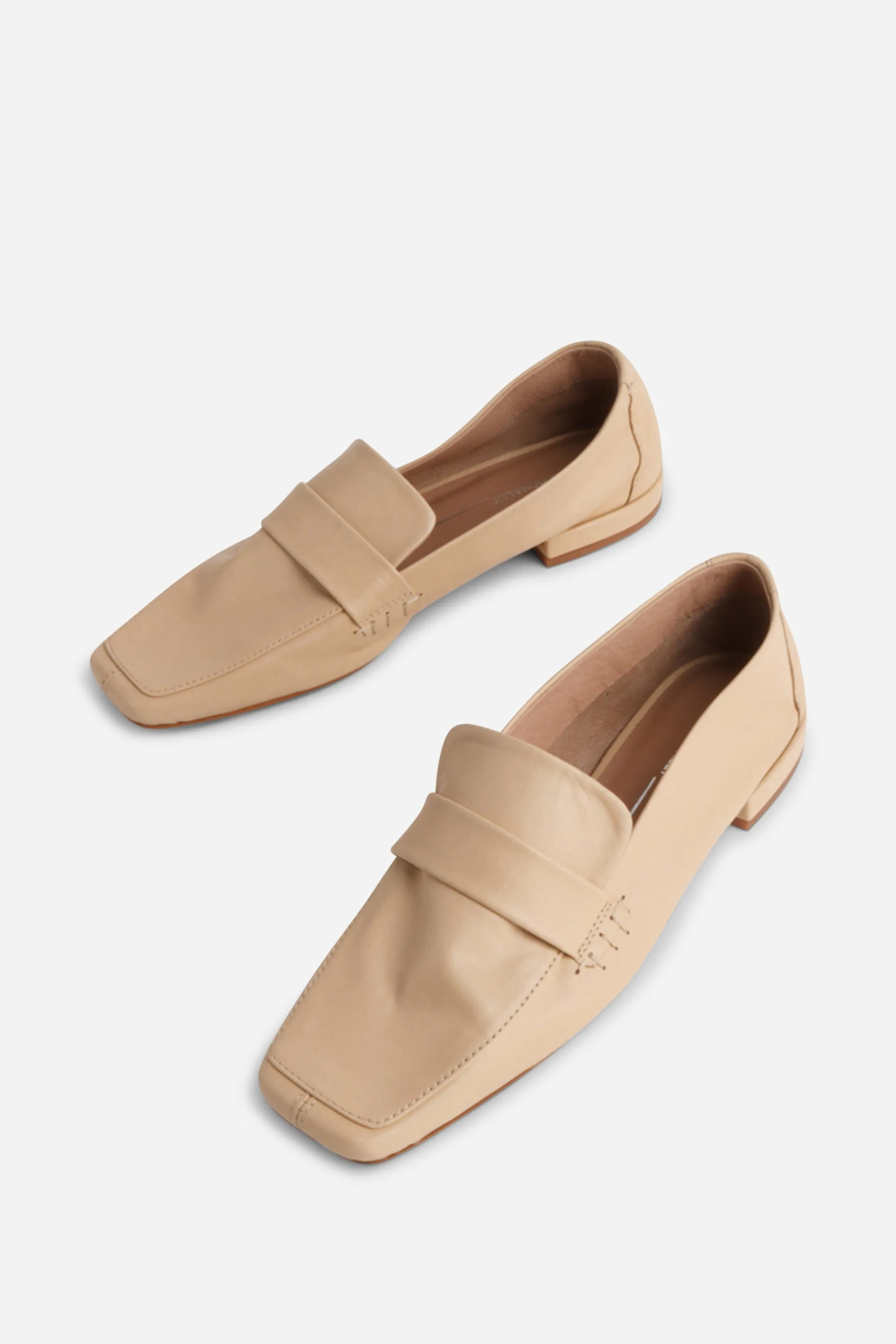 PINKY LOAFER