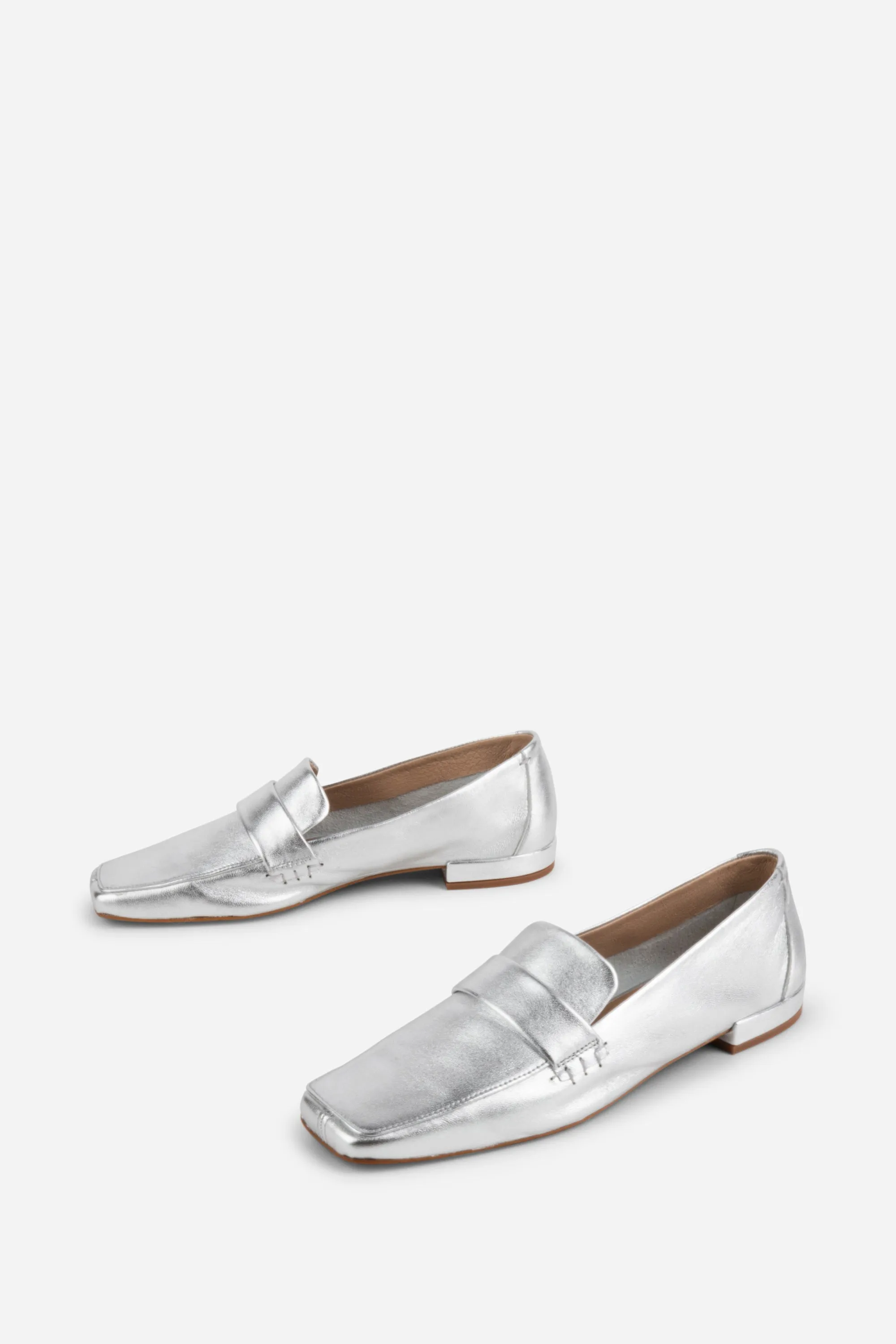 PINKY LOAFER