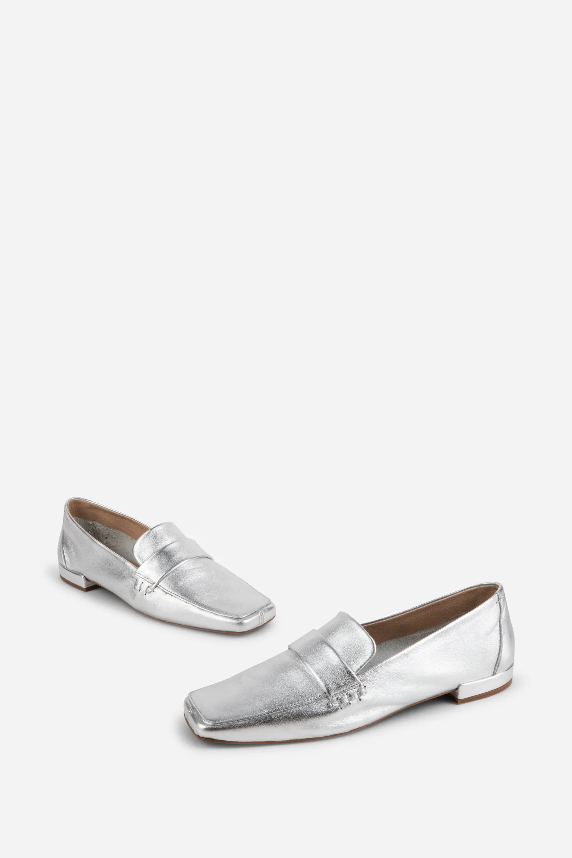 PINKY LOAFER