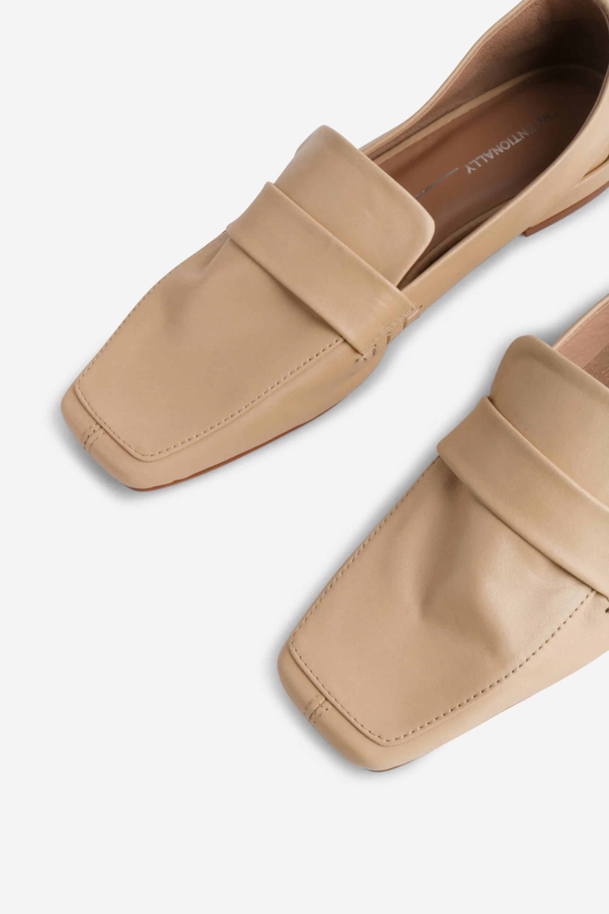 PINKY LOAFER
