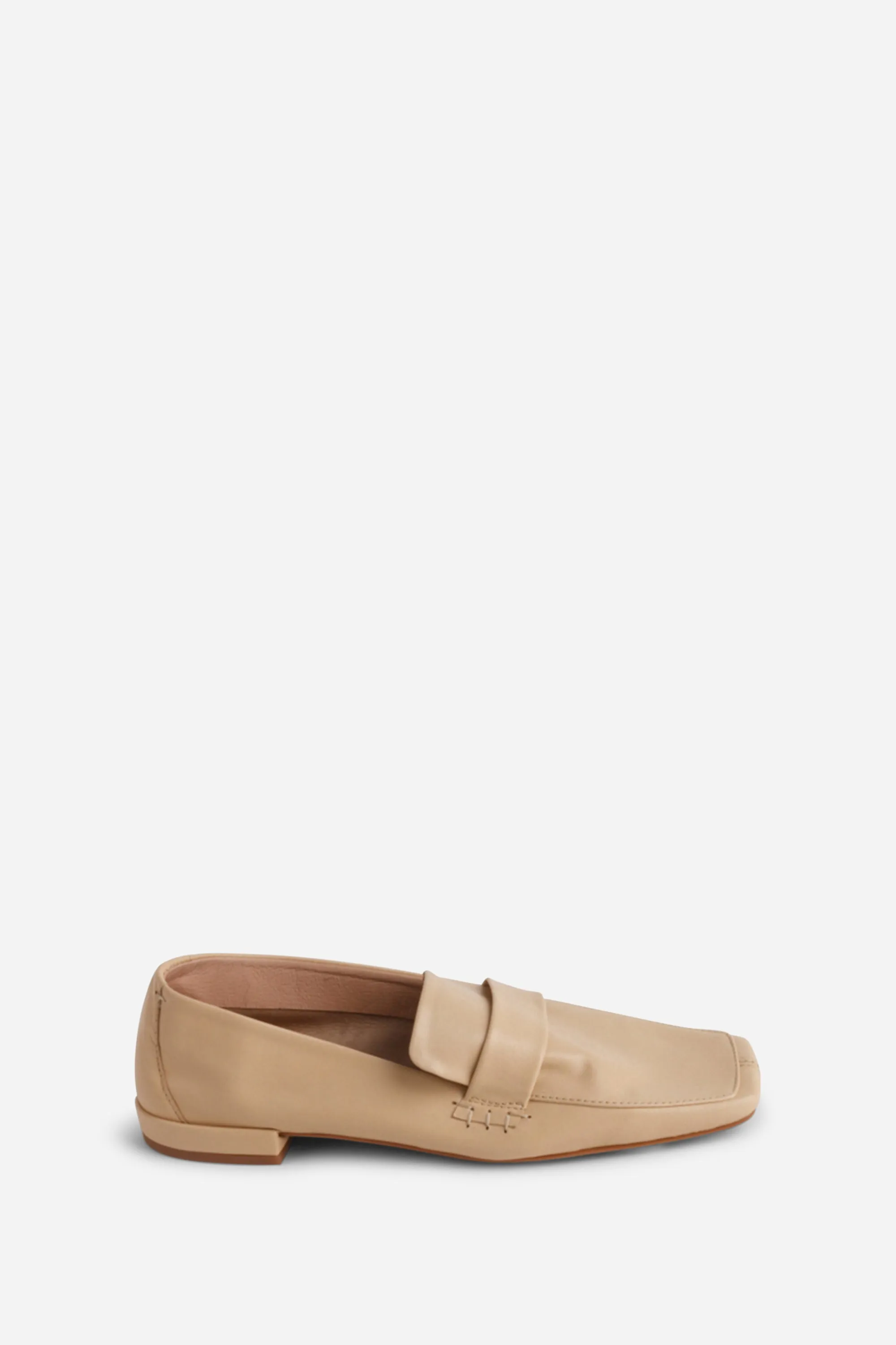 PINKY LOAFER