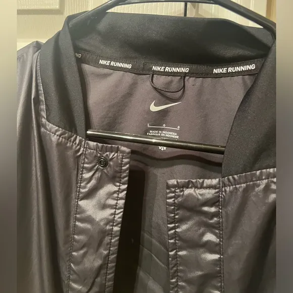 Women’s Nike running windbreaker size L