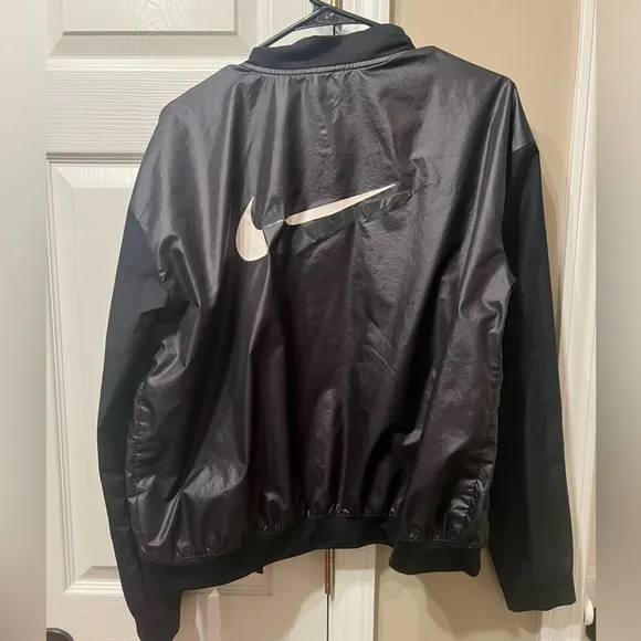 Women’s Nike running windbreaker size L