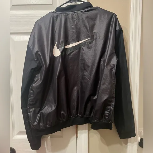 Women’s Nike running windbreaker size L