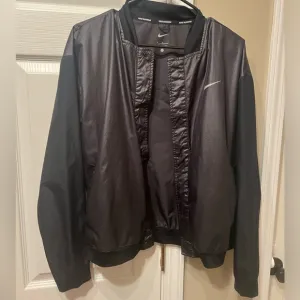 Women’s Nike running windbreaker size L